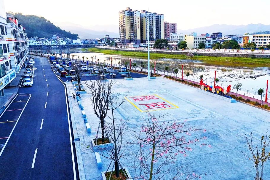 连平县隆街镇典型镇建设项目顺利通过竣工验收.jpg