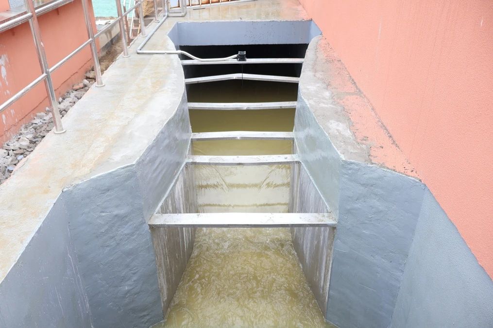 姜堰城区污水处理厂提标、扩建改造工程项目南区达标出水.jpg